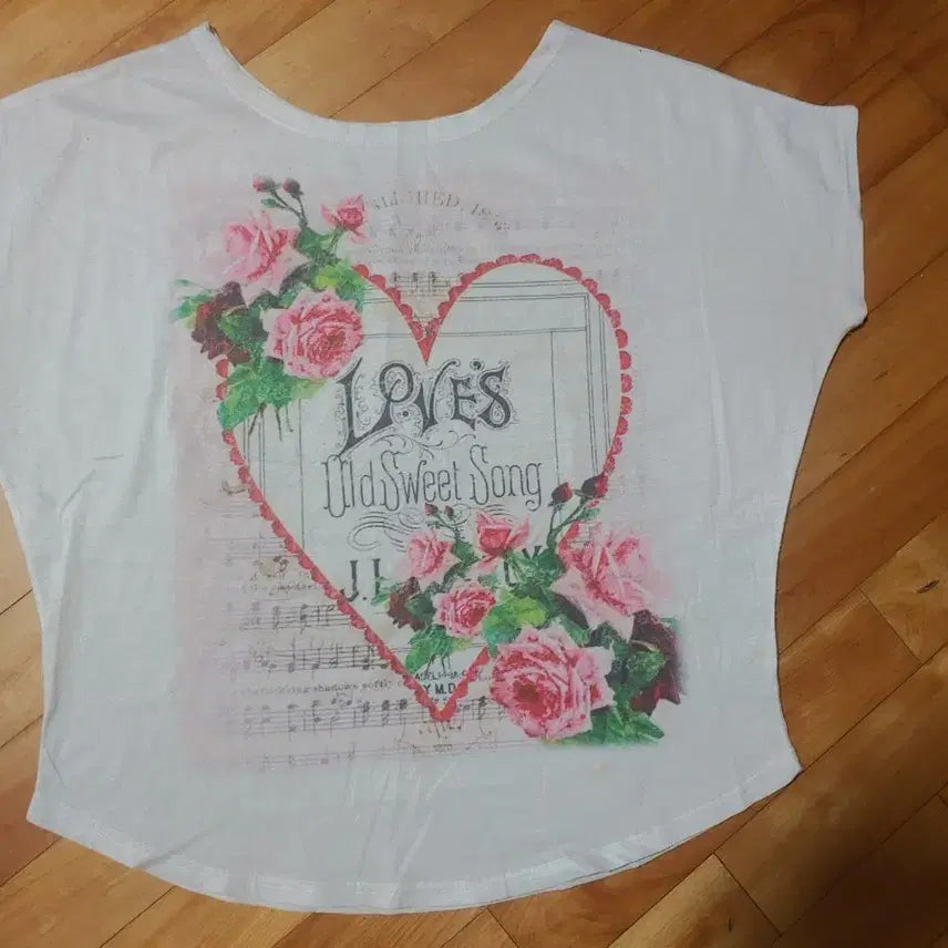 [BUNJANG] White Round Neck T-Shirt with Heart and Rose Print / 흰색 라운드 티