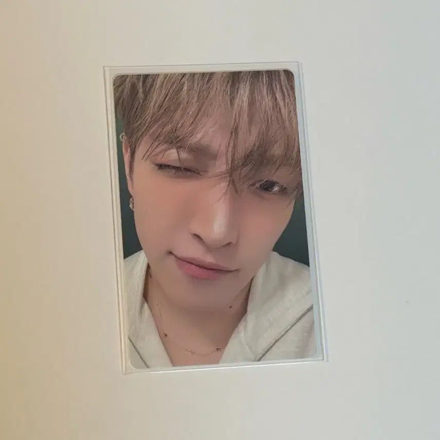[BUNJANG] ATEEZ Hongjoong 8ROOM Photocard / ATEEZ 에이티즈 8ROOM 홍중 포카 양도