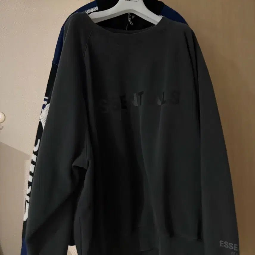 [BUNJANG] Essentials Crewneck Sweatshirt / 애센셜 맨투맨