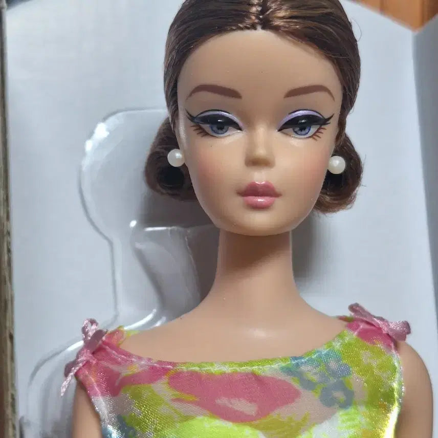 [BUNJANG] Signature 12 Days of Spring Silkstone Barbie Doll (Sealed) / 시그니처 12일간의 봄 실크스톤 미개봉