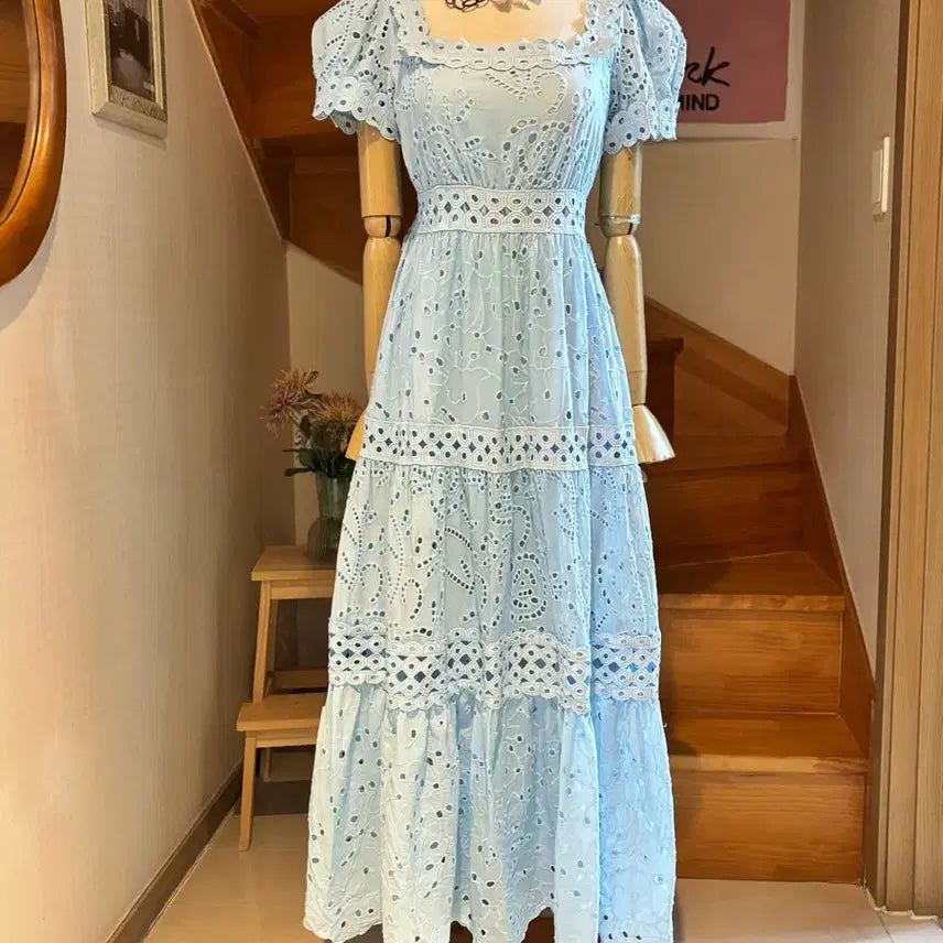 [BUNJANG] Light Blue Lace Dress with Embroidered Eyelet Detail / 레이스 원피스 하늘색. 자수 아일렛