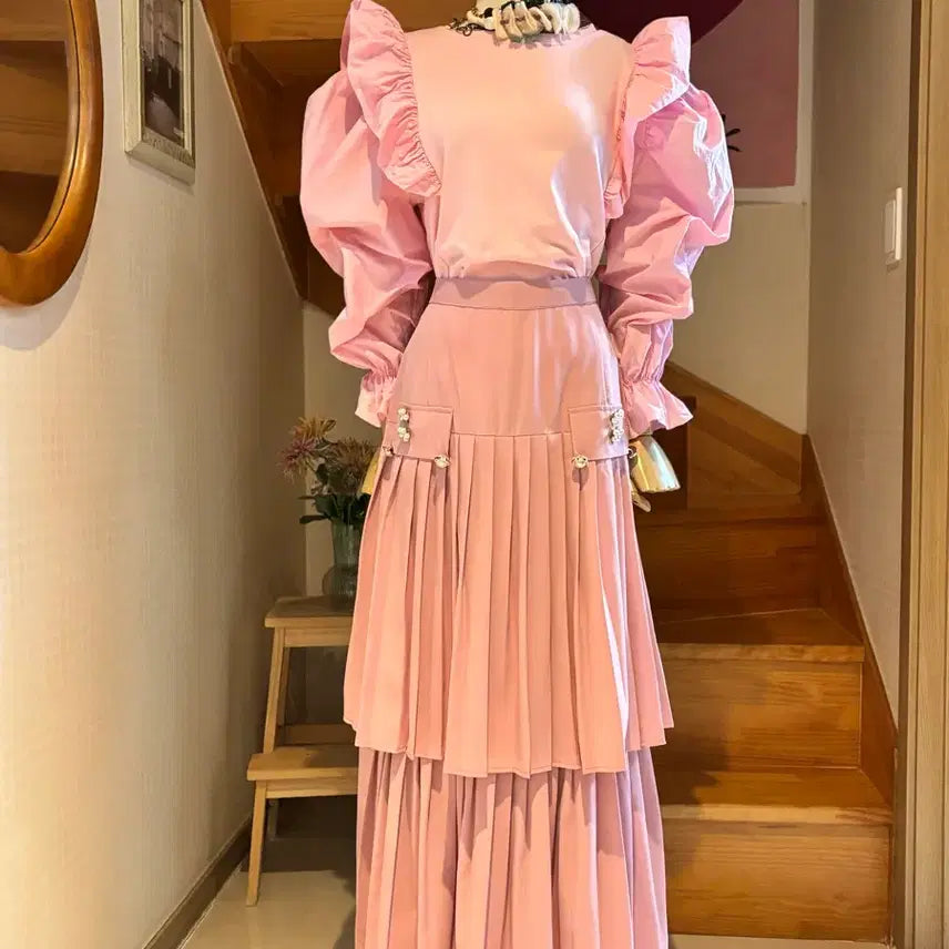 [BUNJANG] Pink Frill Puff Sleeve Blouse and Pleated Skirt Set / 핑크 프릴 퍼프 소매 블라우스 + 플리츠 스커트