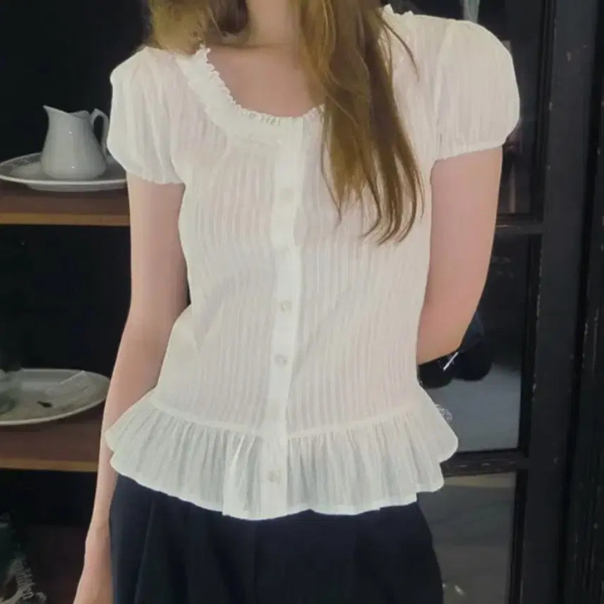 [BUNJANG] Letter From Moon Notting Round Neck Frill Blouse Short Sleeve Ivory / 레터프롬문 노트니 라운드넥 프릴 블라우스 반팔 아이보리