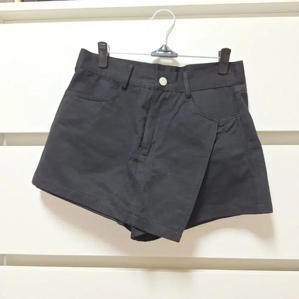 [BUNJANG] Megle Diagonal High-Waist Skort / (1회 착용) 메이글 사선 하이웨스트 숏 치마바지