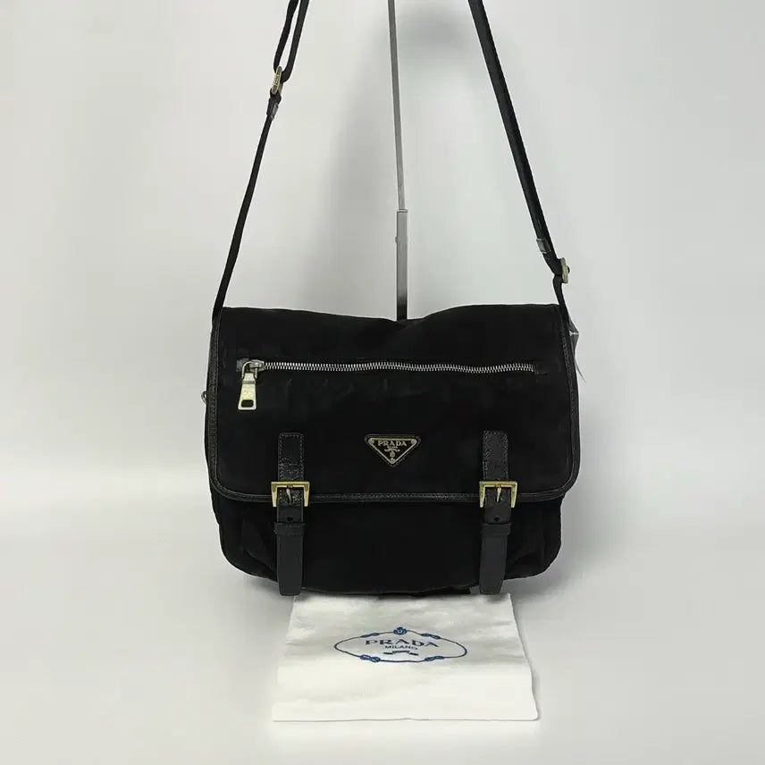 [BUNJANG] Prada Nylon Shoulder Bag Black / 프라다 나일론 숄더백 블랙 금장 로고