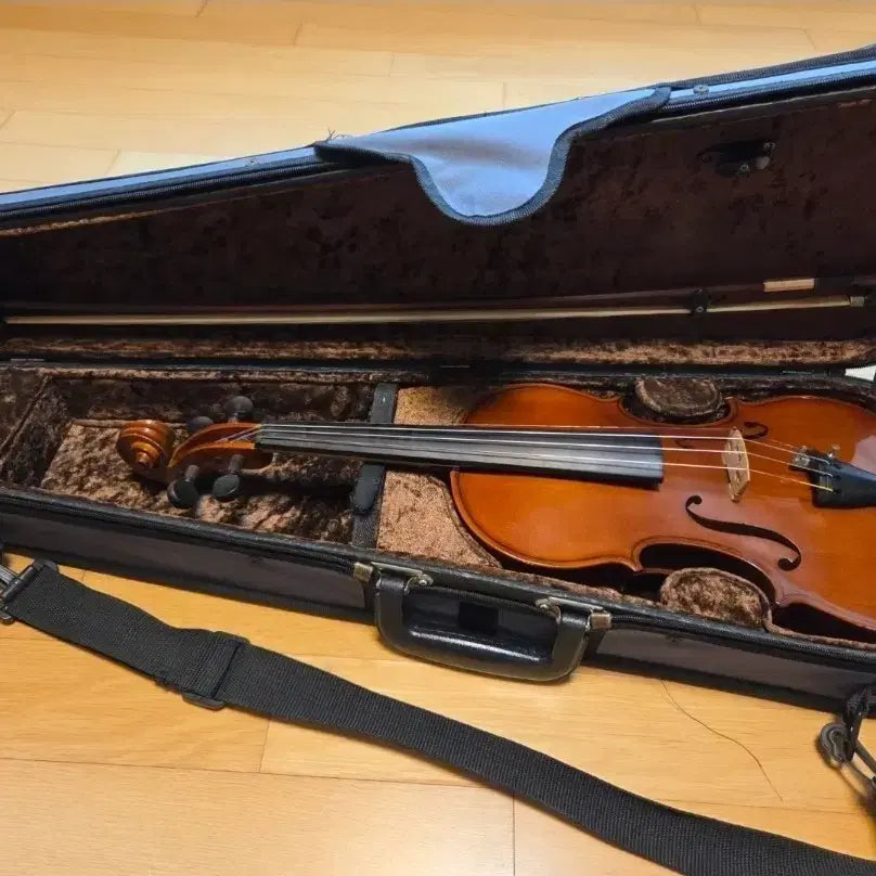 [BUNJANG] Simro 4/4 Stradivari Violin #501 with Dominant Strings / 심로 바이올린 4/4 Stradivari  #501. 도미넌트현. 입문용. 외관상태 A급. 71.