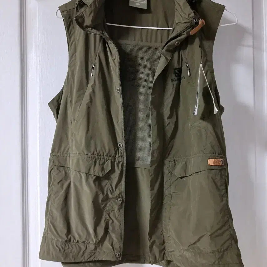 [BUNJANG] Salomon Khaki Hooded Vest Windbreaker 90 (New) / 살로몬 카키색 후드 바람막이 조끼 90 (새상품)