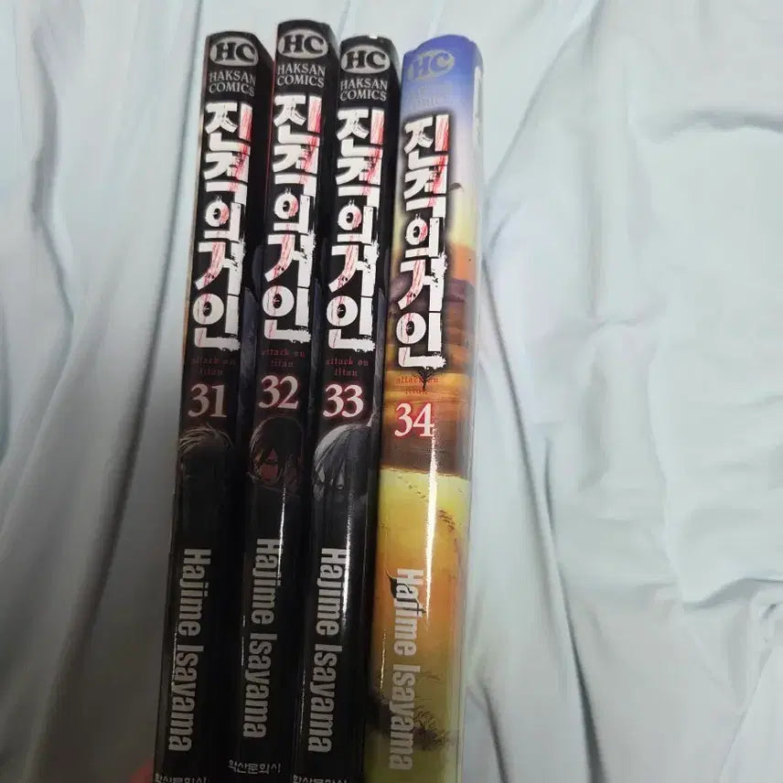 [BUNJANG] Attack on Titan Volumes 31-34 Manga Set / 진격의 거인 31, 32, 33, 34권