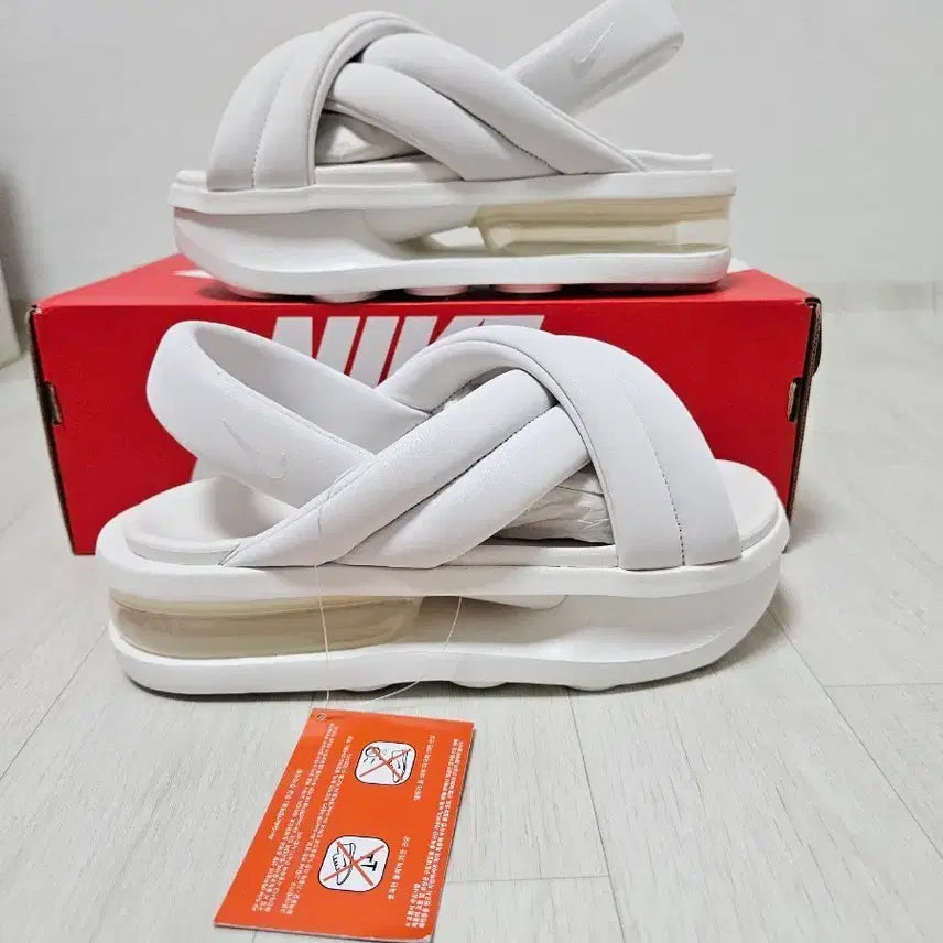 [BUNJANG] Nike Air Max Sandals White Size 240 / 나이키 샌들 240 에어맥스