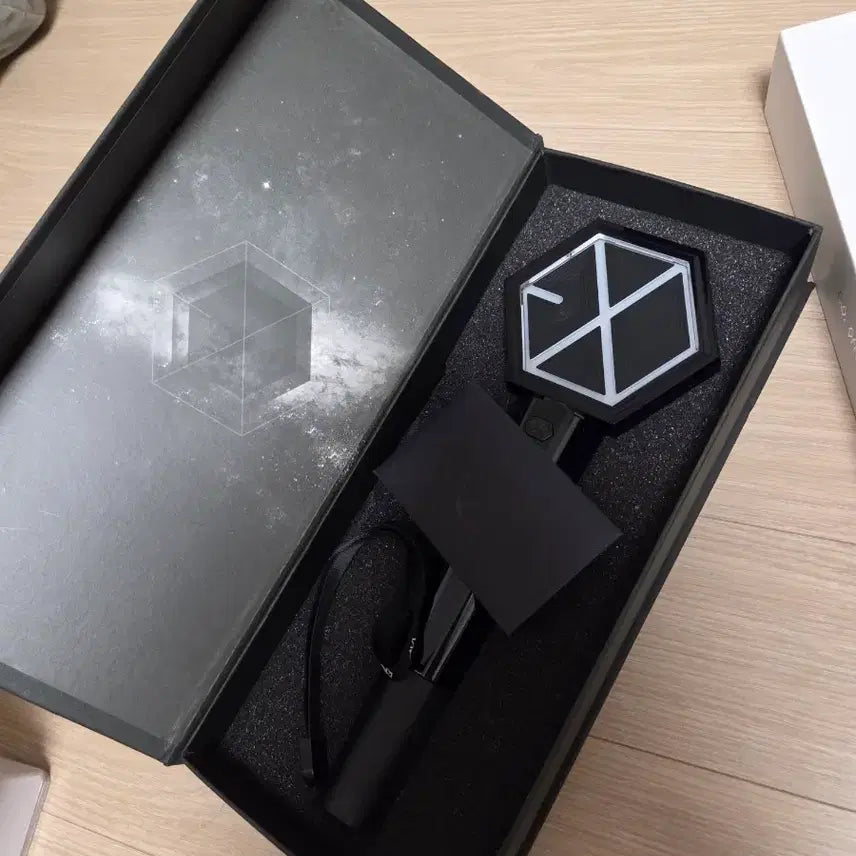 [BUNJANG] EXO Official Lightstick Ver. 1 / 엑소 구리디봉 판매합니다!