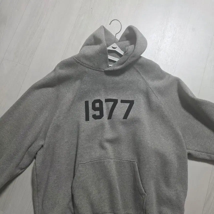 [BUNJANG] Fear of God Essentials 1977 Grey Hoodie (M) / 피오갓 에센셜 1977 그레이 후드티 m