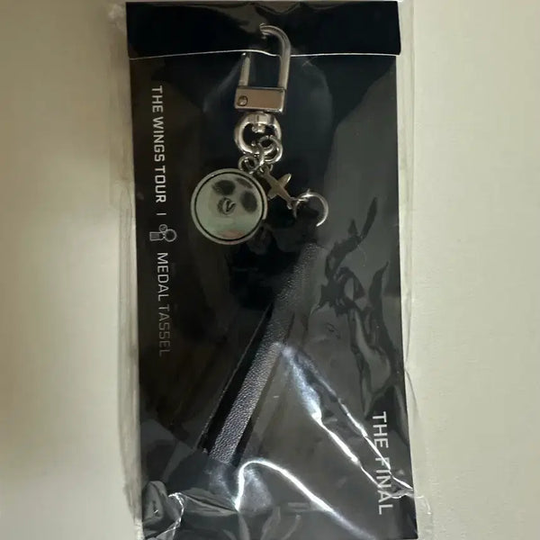 [BUNJANG] Wings Tour The Final Taehyung Medal Tassel / 윙파콘 태형 메달 테슬 양도