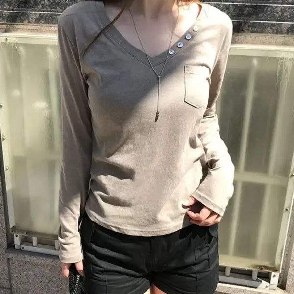 [BUNJANG] Commu Mammo Button Pocket V-Neck Long Sleeve T-Shirt Beige / 코이뮤 마모 단추 포켓 브이넥 긴팔 티셔츠 베이지
