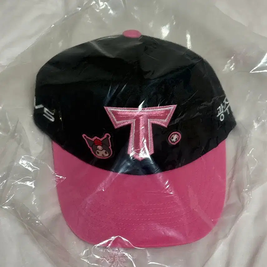 [BUNJANG] Kia Tigers Kuromi Cap (Sealed) / 미개봉 기아타이거즈 쿠로미 모자