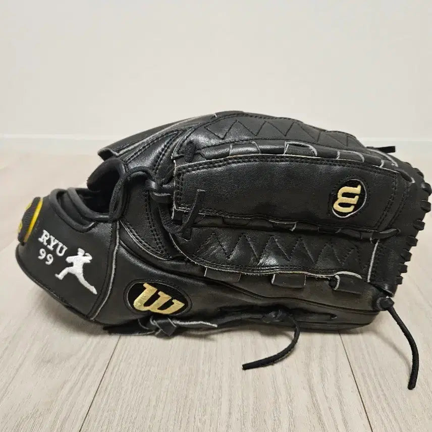 [BUNJANG] Wilson Ryu Hyun Jin A2000 Baseball Glove / 류현진 a2000글러브 급처합니다