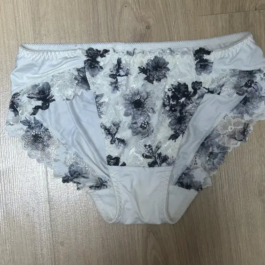 [BUNJANG] Aimfeel Floral Lace Panty / [연휴세일] 에메필 플로럴 레이스 팬티