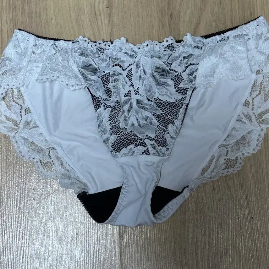 [BUNJANG] aimerfeel No-Wire Lace Panty / [연휴세일] 에메필 노라인 레이스 팬티