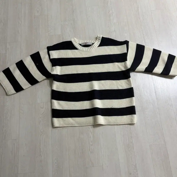 [BUNJANG] 8seconds Striped Loose Fit Knit / 에잇세컨즈 스트라이프 루즈핏 니트