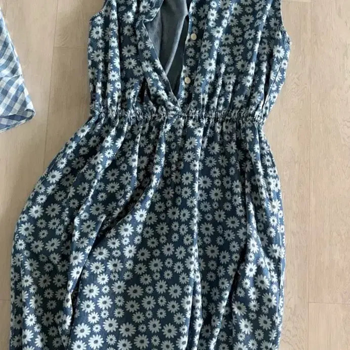 [BUNJANG] Denim Floral Sleeveless Shirtdress with Elastic Waistband / 데님 잔꽃 패턴 민소매 원피스 (허리밴딩/셔츠원피스)