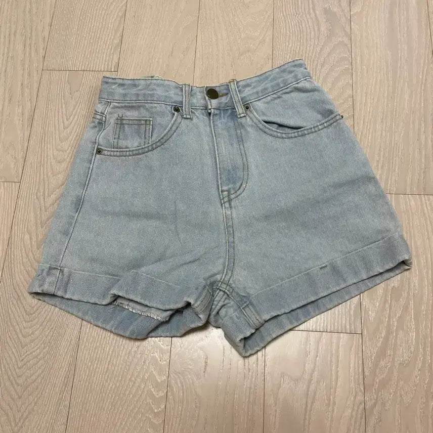 [BUNJANG] Shopper Land Rolled-Up Light Wash Denim Shorts / Shopper Land 쇼퍼랜드 청바지 연청 롤업 데님 반바지