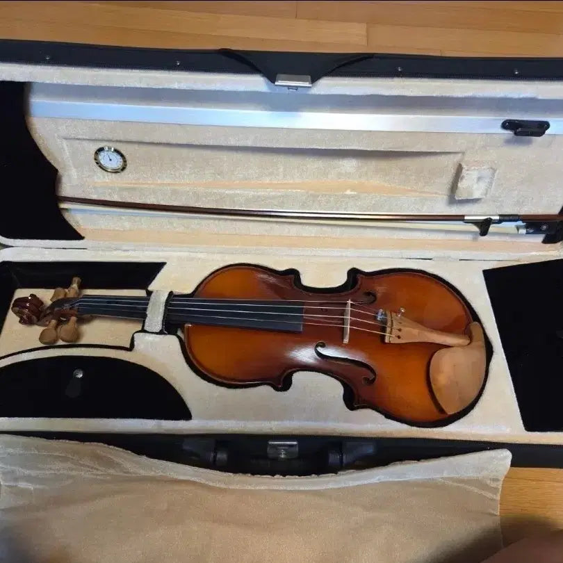[BUNJANG] 4/4 Size Handmade Violin (Dominant Strings) - Beginner Friendly / 바이올린 4/4 사이즈 입문용. 도미넌트현. 수제 바이올린. 외형A급. 53.