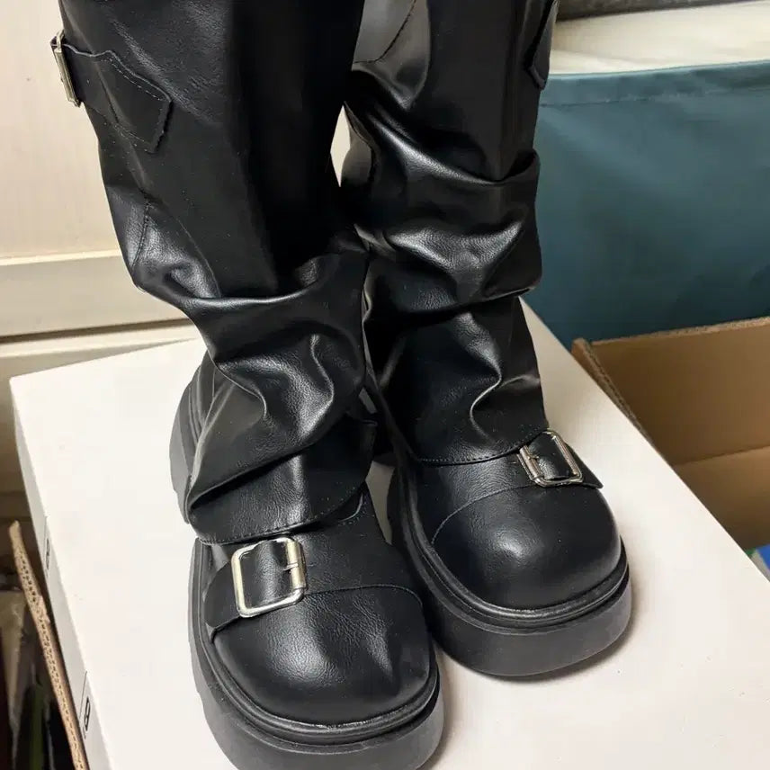 [BUNJANG] Black Platform Boots (Unused) / 블랙 통굽 부츠 (미사용새제품) 235