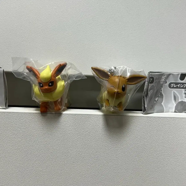 [BUNJANG] Pokemon Eevee & Flareon Dangling Figure Set / 포켓몬스터 (이브이,부스터) 대롱 데롱 연결 가챠 피규어 2종 일괄 굿즈