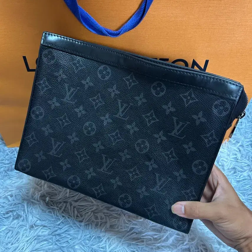 [BUNJANG] Louis Vuitton Monogram Eclipse Pochette Voyage Clutch MM / 루이비통 이클립스 포쉐트 보야주 클러치 MM
