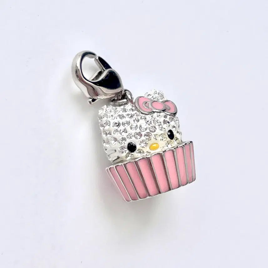 [BUNJANG] Swarovski Hello Kitty Cupcake Charm Keychain / 스와로브스키 헬로 키티 컵케이크 키링 킽스 참 챰