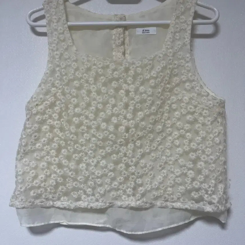[BUNJANG] Flower Embroidery Sleeveless Top - Ivory / 새상품) 꽃 플라워 자수 여름 아이보리 나시 민소매