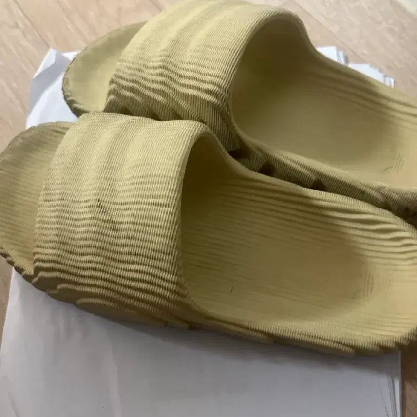 [BUNJANG] Adidas Adilette 22 Slides Yellow / 아디다스 아딜렛 22 슬리퍼