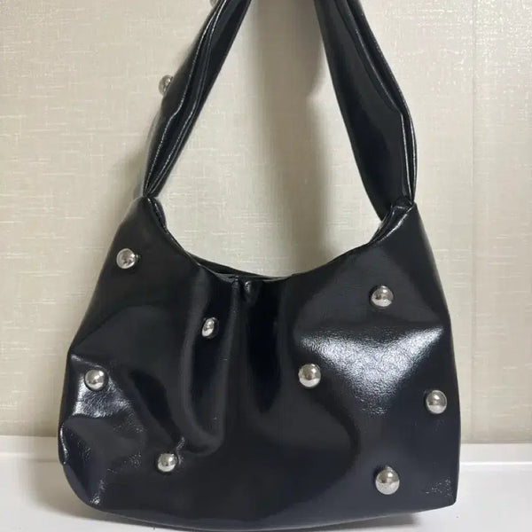 [BUNJANG] Black Shoulder Bag with Stud Embellishments / 블랙 숄더백 스터드 장식