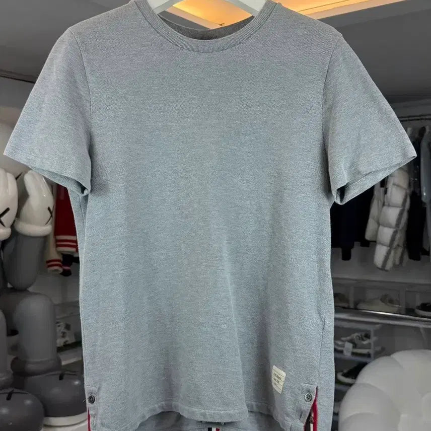 [BUNJANG] Thom Browne Back Tricolor Stripe Short Sleeve T-shirt (Grey) / 톰브라운 백삼선 스트라이프 반팔 티셔츠 (그레이)
