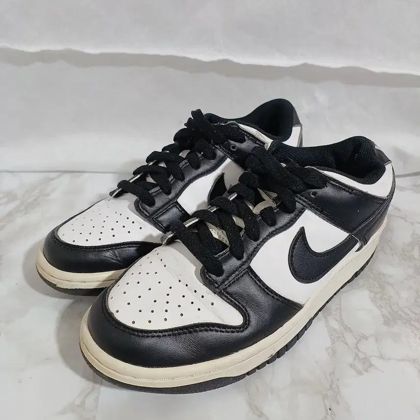 [BUNJANG] Nike Dunk Low "Orca" Women's Sneakers 240 / 나이키 덩크로우 범고래 여성 운동화 240 (26D439)