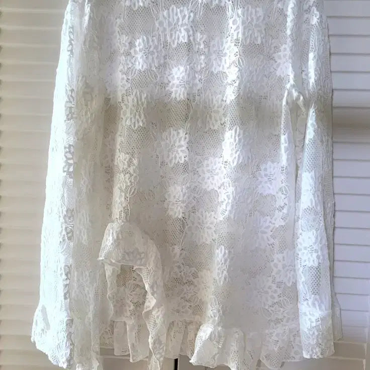 [BUNJANG] White Lace Frill Blouse / (새상품) 화이트 레이스 프릴 블라우스