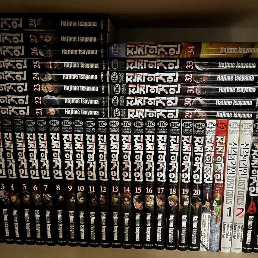 [BUNJANG] Attack on Titan Complete Set (Volumes 1-34) + Side Stories + Limited Edition Bonuses / 진격의 거인 전권+외전+한정판 특전 일괄 판매