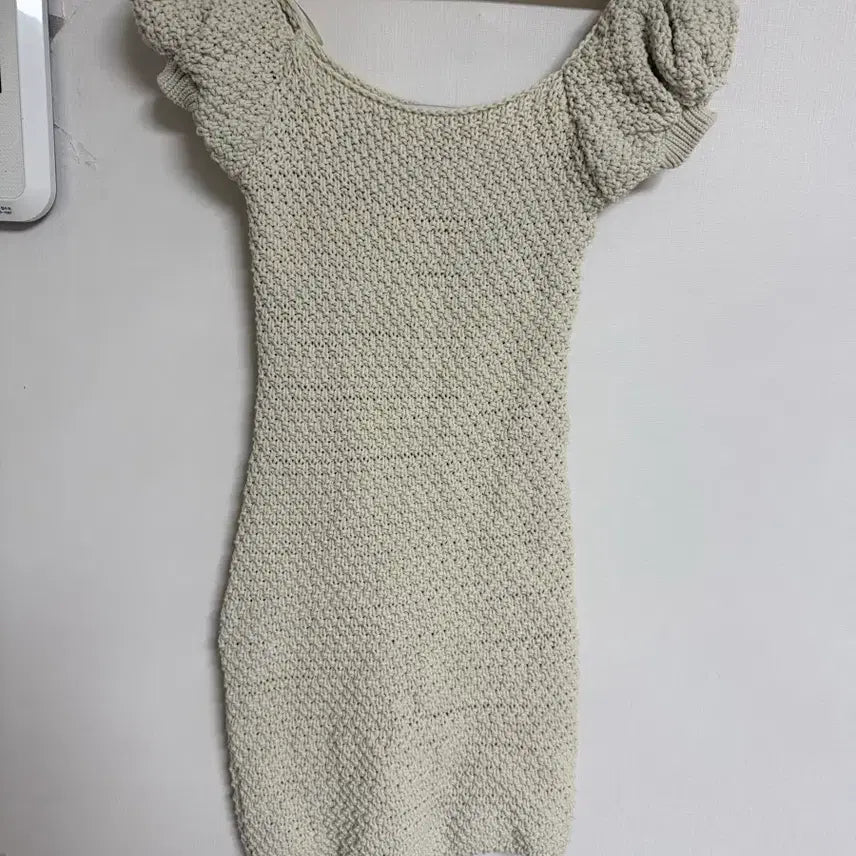 [BUNJANG] ZARA Knit Cut-Out Puff Dress / ZARA 자라 니트 컷 아웃 퍼프 드레스 원피스 바캉스 휴양지