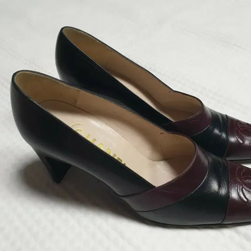 [BUNJANG] Chanel Two-Tone Heel Pumps / 샤넬 힐 블랙/버건디 230