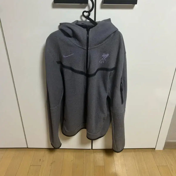 [BUNJANG] Nike Liverpool Tech Pack Hoodie (M) / 나이키 리버풀 테크팩 m사이즈 판매합니다