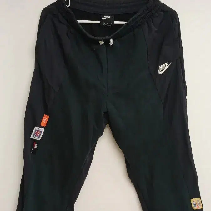 [BUNJANG] Nike Swoosh Patch Training Pants Black / 나이키 스우시 패치 트레이닝 바지 블랙