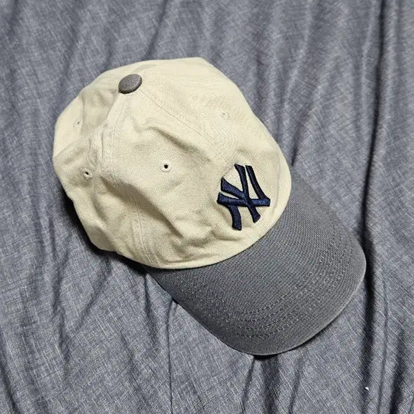 [BUNJANG] The Moment New York Yankees Two-Tone Baseball Cap / 더모멘트 뉴욕양키즈 투톤 볼캡