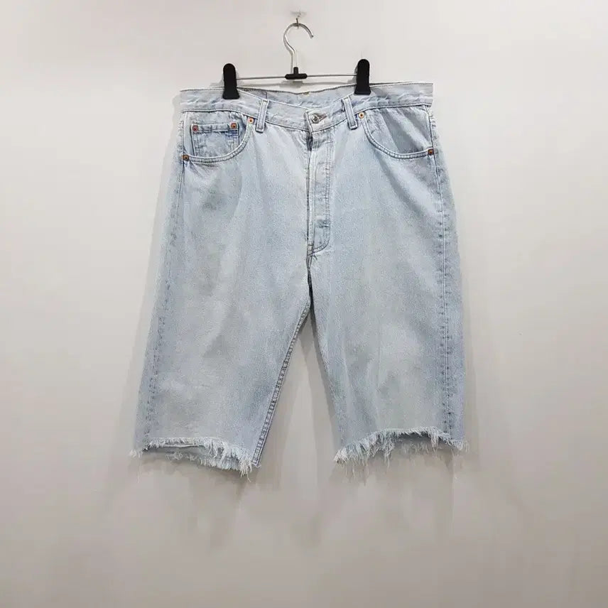 [BUNJANG] Levi's 501 Light Wash Bermuda Denim Shorts (Men's Size 35) / R374 리바이스 501 연청 버뮤다팬츠 데님 청 반바지 남35