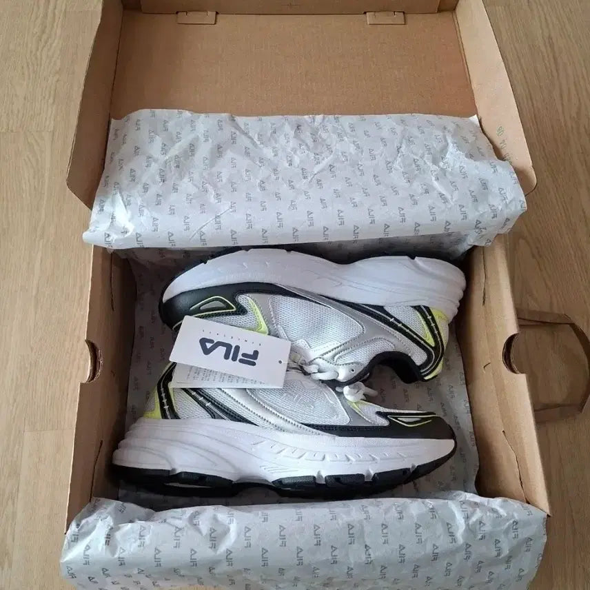 [BUNJANG] Fila Sneakers White/Neon 245mm / 휠라 운동화 화이트/네온 245mm (새상품)