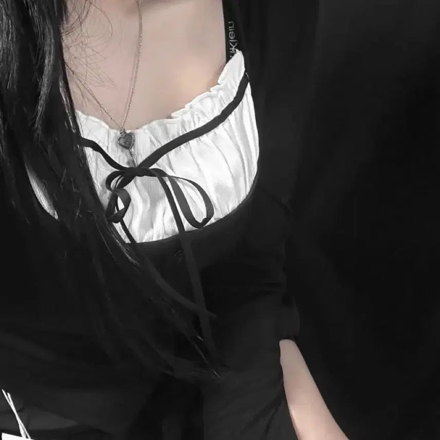 [BUNJANG] Lovely Black Lace Blouse with Ribbon / 공겜여주 러블리 블랙 레이스 블라우스 리본 탑 에이블리 빈티지