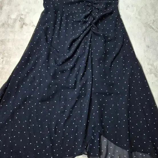 [BUNJANG] Black Polka Dot V-Neck Shirred Waist Midi Dress / 블랙 도트 무늬 원피스