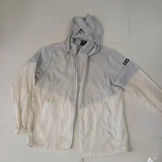 [BUNJANG] NEPA Men's Lightweight Windbreaker Jacket / 네파 남성 경량 바람막이