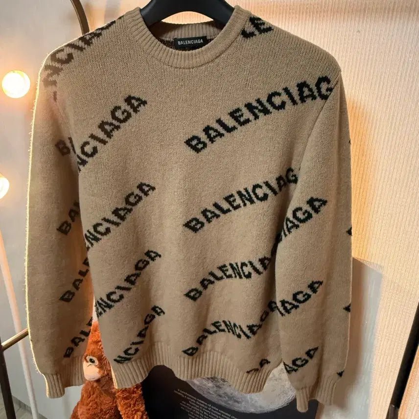 [BUNJANG] Balenciaga Logo Pattern Knit Beige / 발렌시아가 로고 패턴 니트 베이지