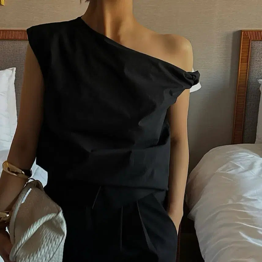 [BUNJANG] Black Off-Shoulder Blouse / 블랙 오프숄더 블라우스