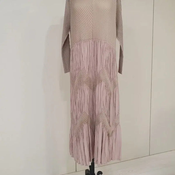[BUNJANG] Pleated Color-Blocked Long Dress / 주름 배색 롱 원피스