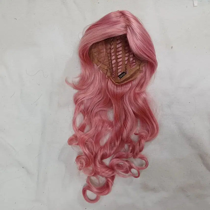 [BUNJANG] Long Pink Wavy Wig with Side Bangs / 앞머리 없는 분홍 긴머리 웨이브 가발 코스프레